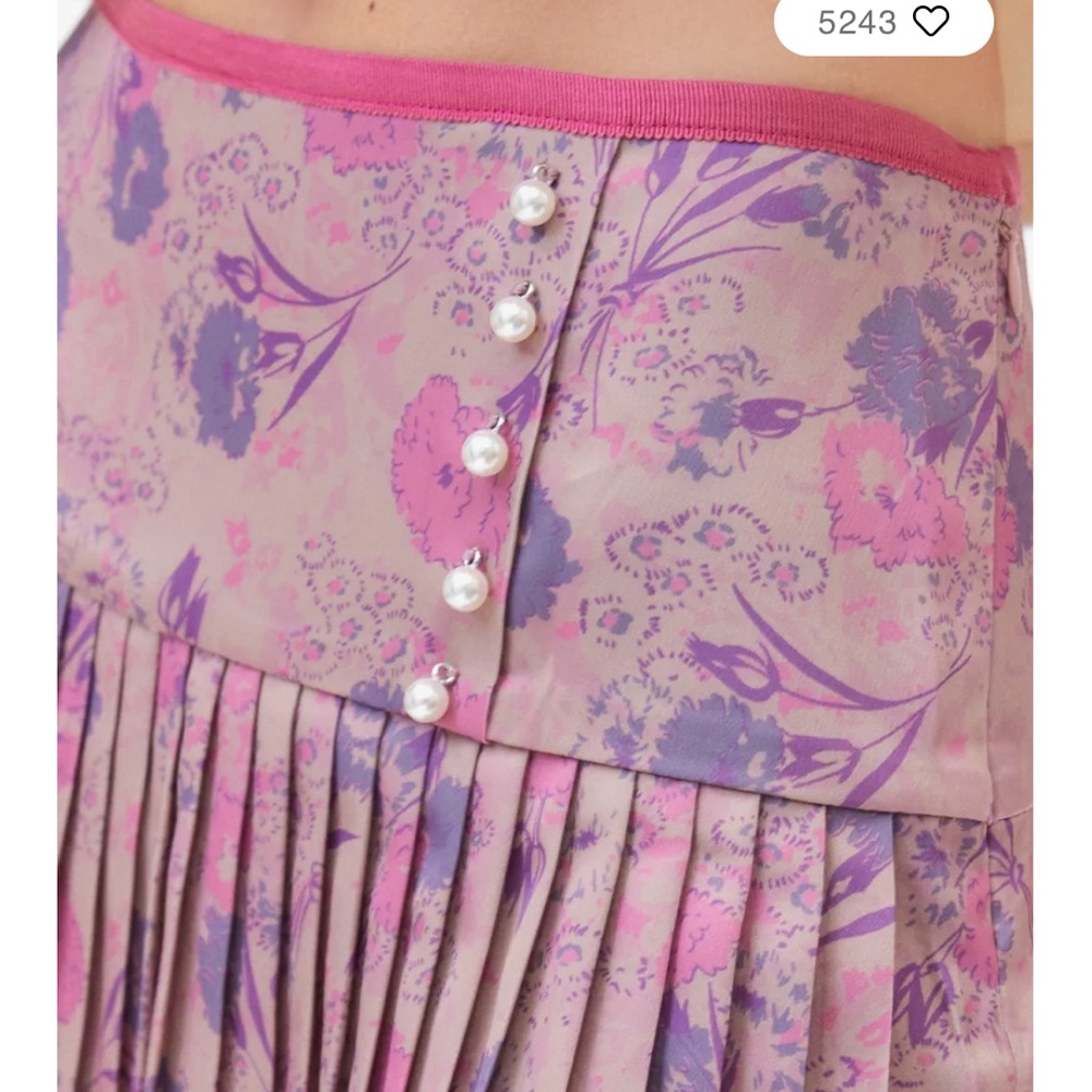 NWT Kimchi Blue Daisy Pleated Micro Mini Skirt. Low rise. Whimsical. Romantic - Picture 3 of 11